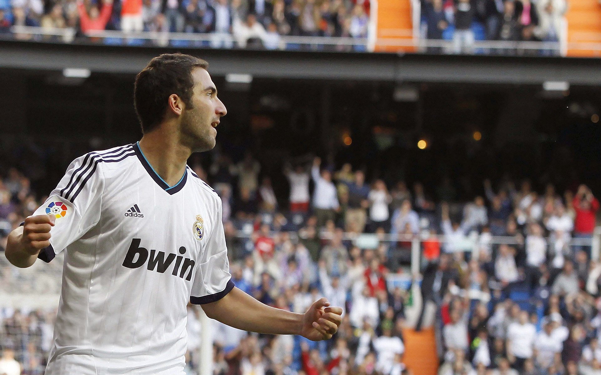 内马尔迎来二十赛季出色发挥,热火观众热烈欢呼!观众掌声雷动九游体育官网